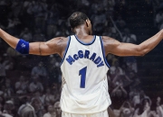 库里在MAD比赛中比赛局势复杂，出色防守引发热议！全场沸腾不已