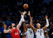 内线悍将制霸篮下，防守端大放异彩